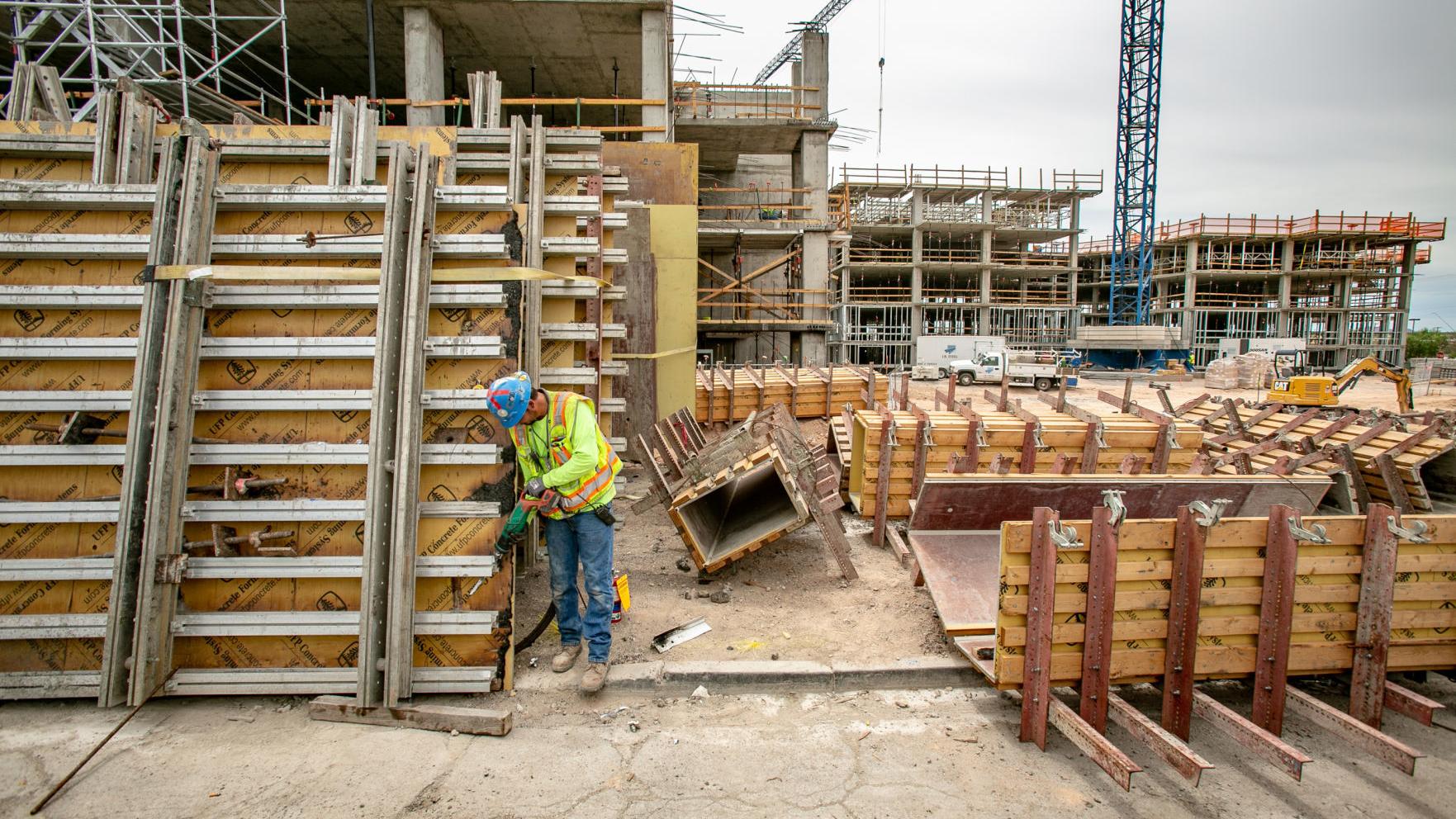 Arizona's unemployment continues to drop